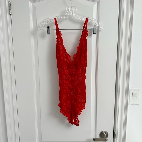⛄️ Gorgeous Red Lingerie Teddy Trim Bodysuit​​​​ - Picture 3 of 7